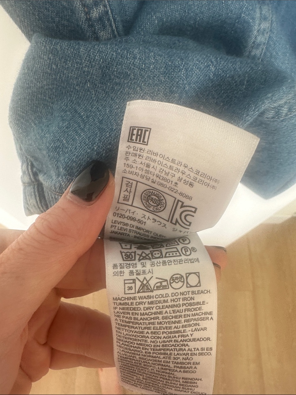 Levi's Sleeveless Button-Front Denim Dress in Light Blue - Picture 6 of 6